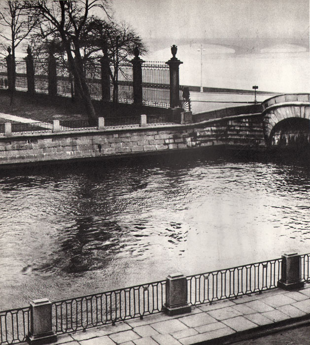 And bridges spanned the waters width/Мосты повисли над водами — изображение 2